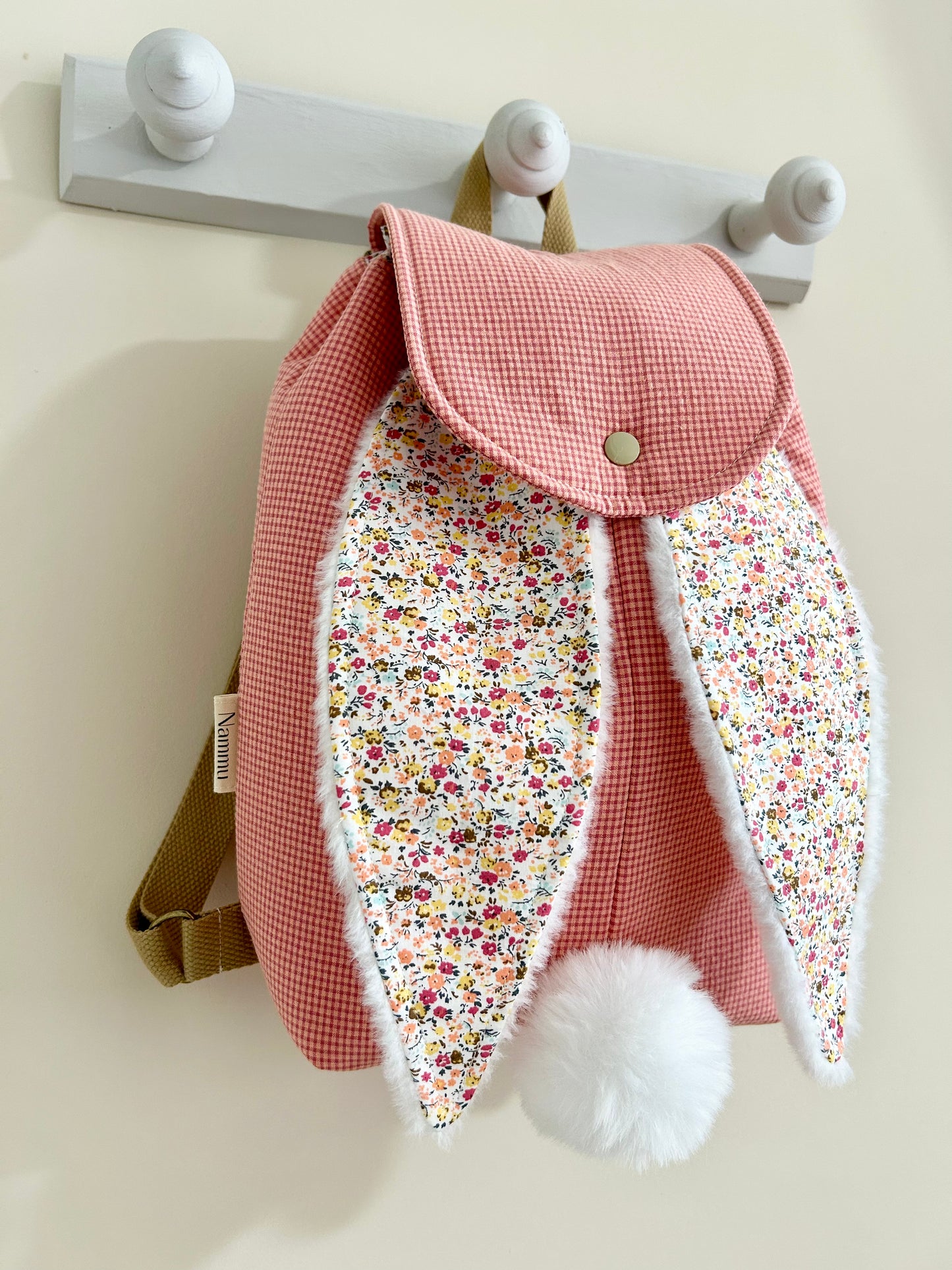 Mochila infantil conejito - Cuadros Vichy rosa y flores.