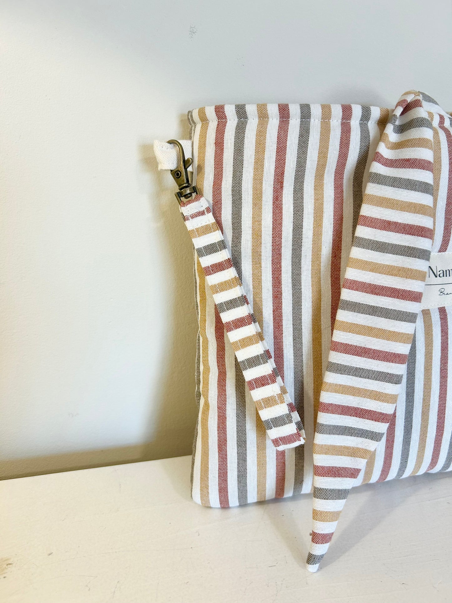 Funda acolchada con asa para libros / agendas - rayas tonos tierra