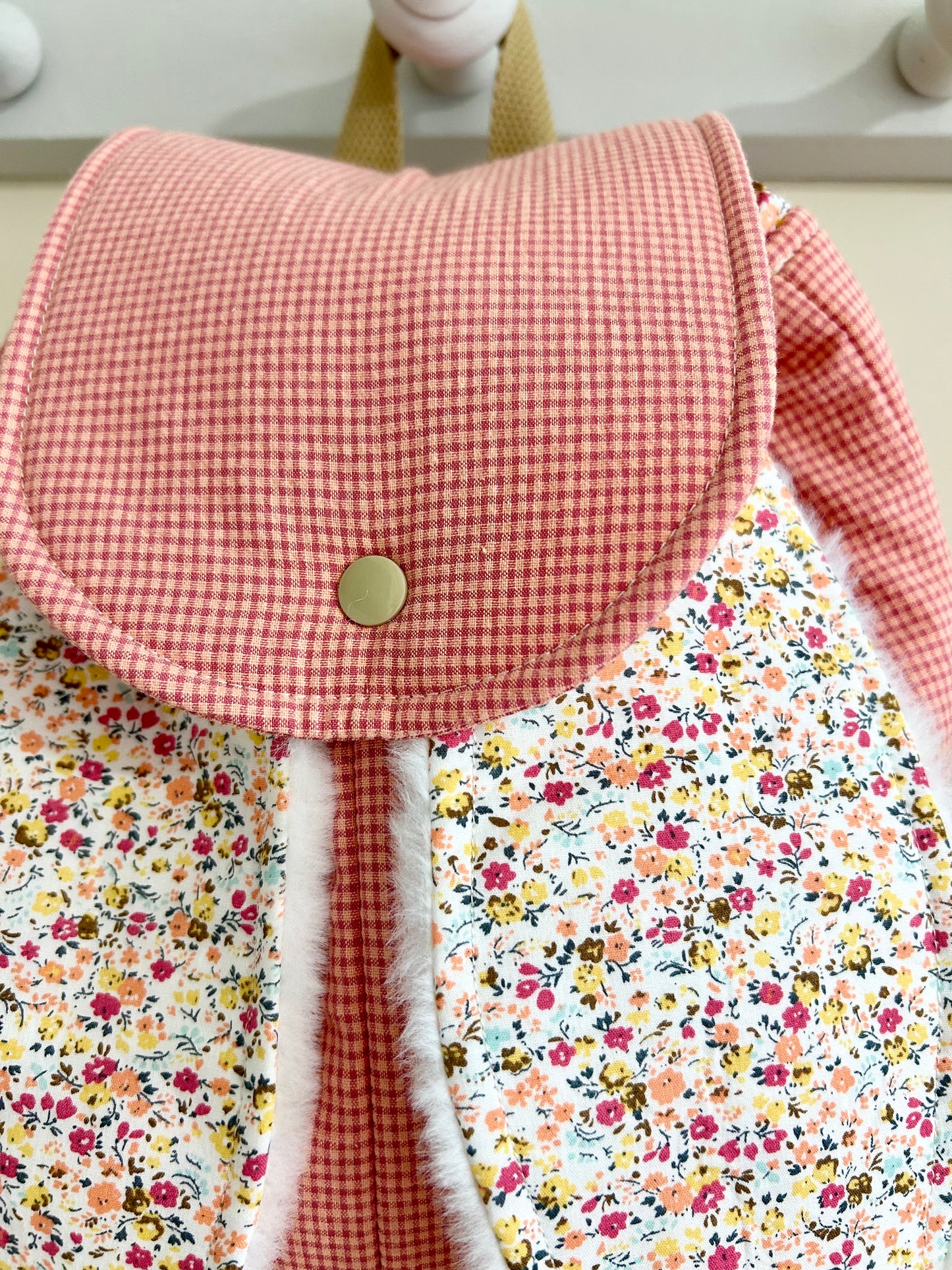 Mochila infantil conejito - Cuadros Vichy rosa y flores.