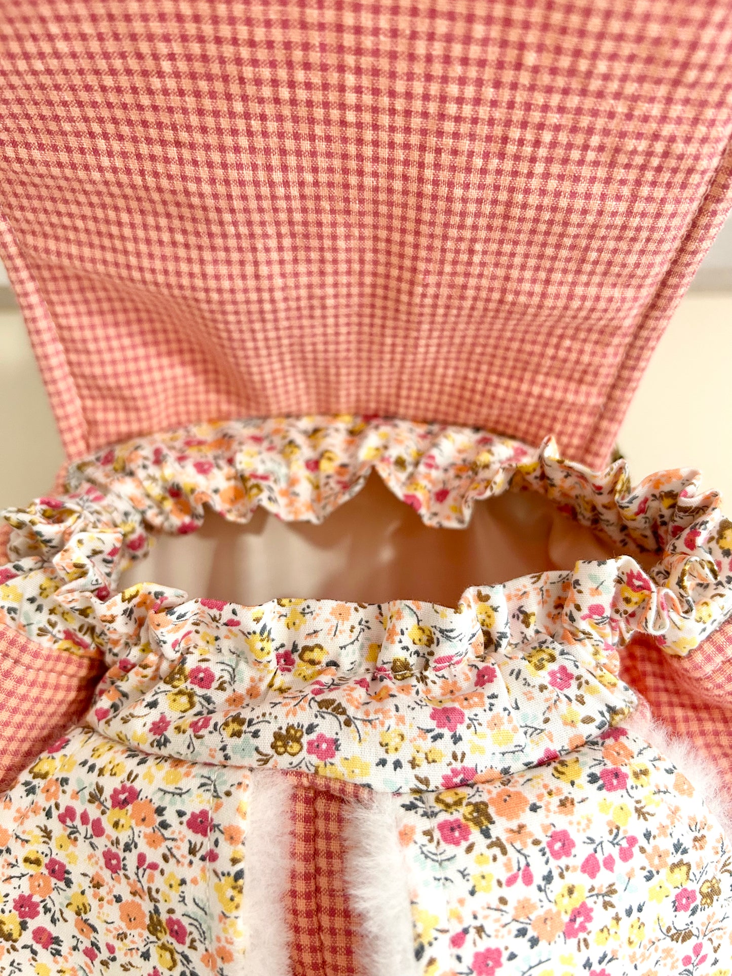 Mochila infantil conejito - Cuadros Vichy rosa y flores.