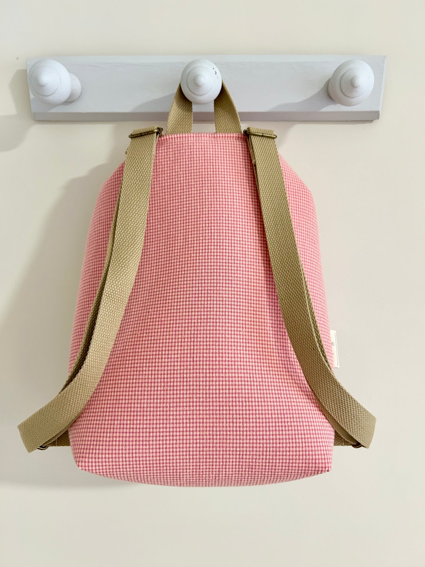 Mochila infantil conejito - Cuadros Vichy rosa y flores.