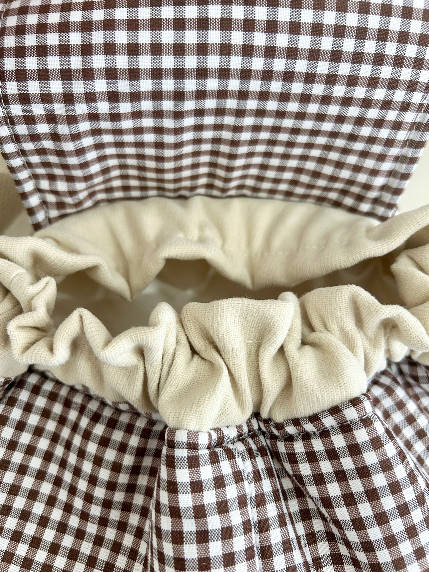 Mochila infantil Dino - cuadros vichy marrón chocolate / beige