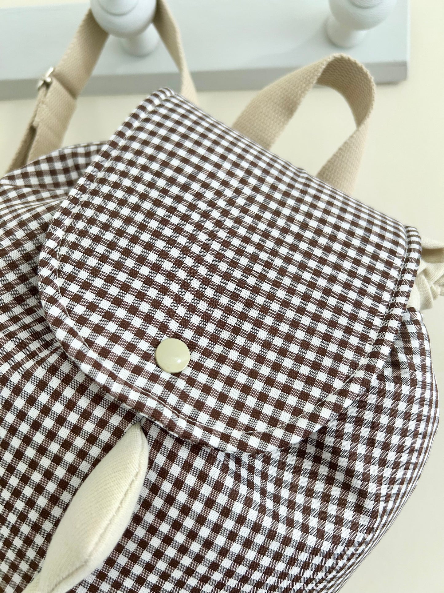 Mochila infantil Dino - cuadros vichy marrón chocolate / beige