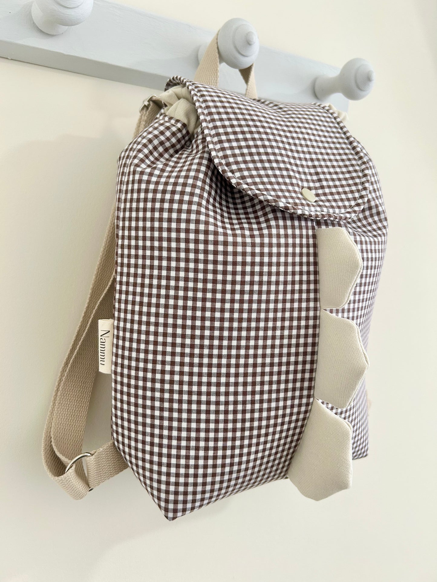 Mochila infantil Dino - cuadros vichy marrón chocolate / beige