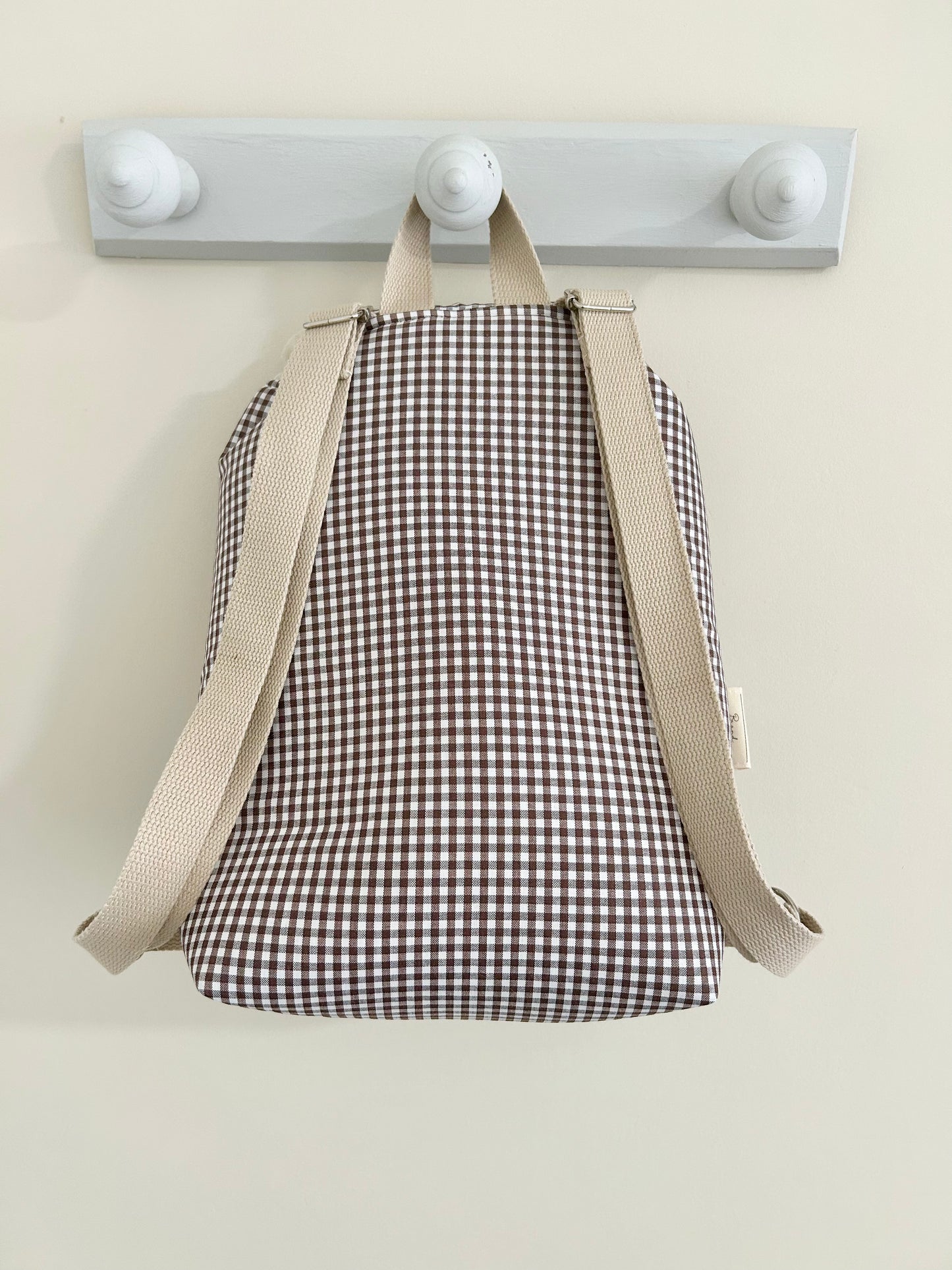 Mochila infantil Dino - cuadros vichy marrón chocolate / beige