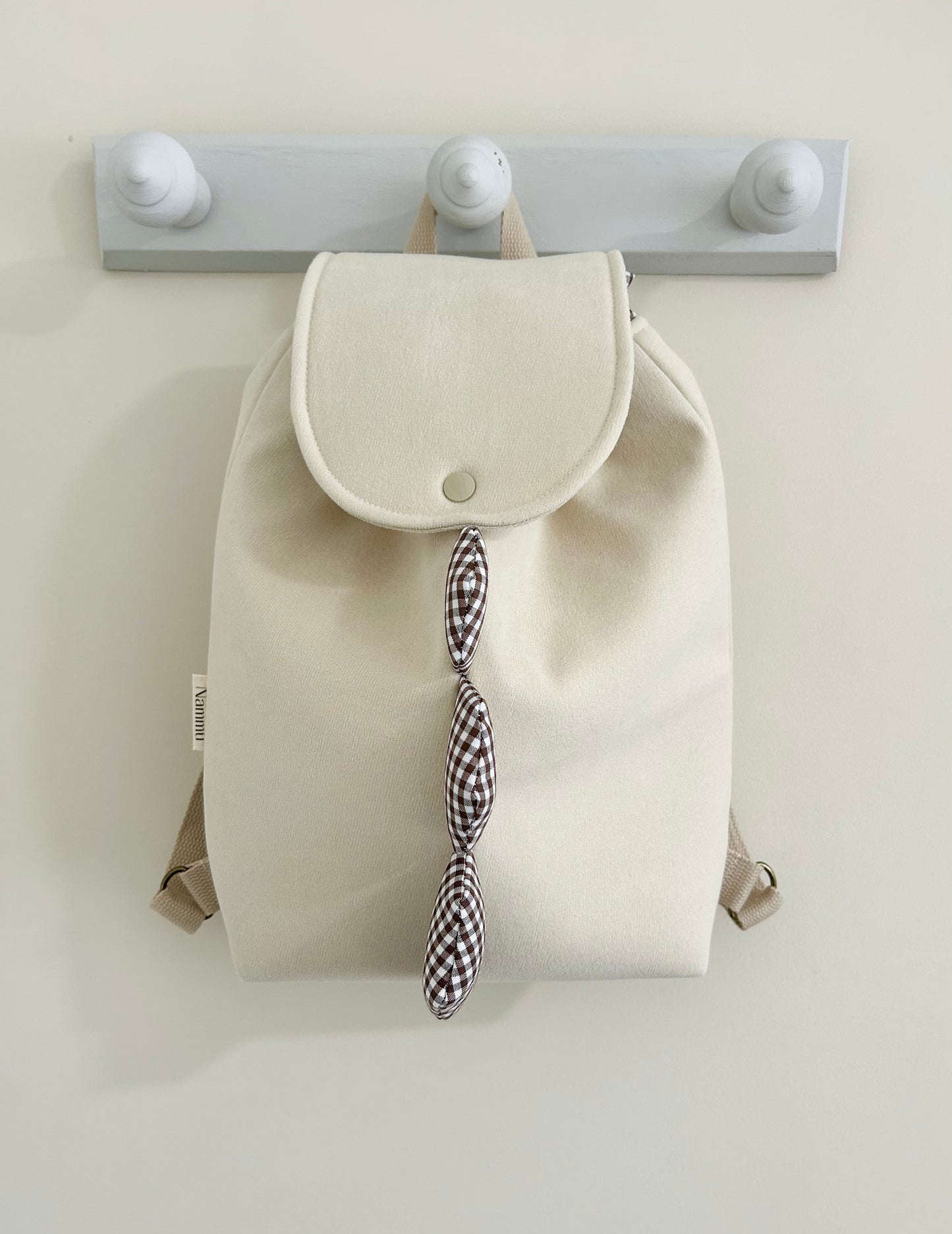 Mochila infantil Dino - beige / cuadros vichy marrón chocolate.