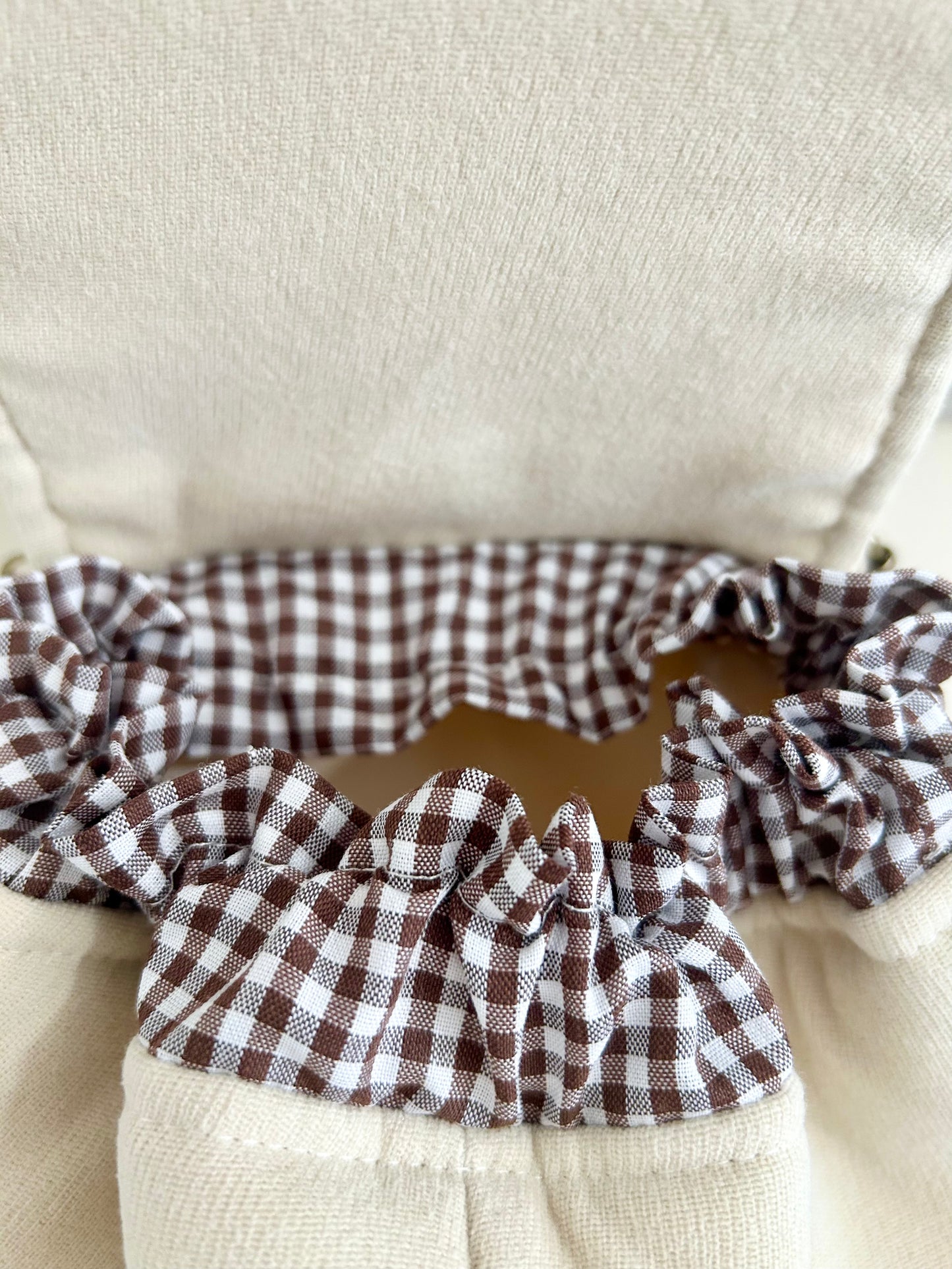 Mochila infantil Dino - beige / cuadros vichy marrón chocolate.