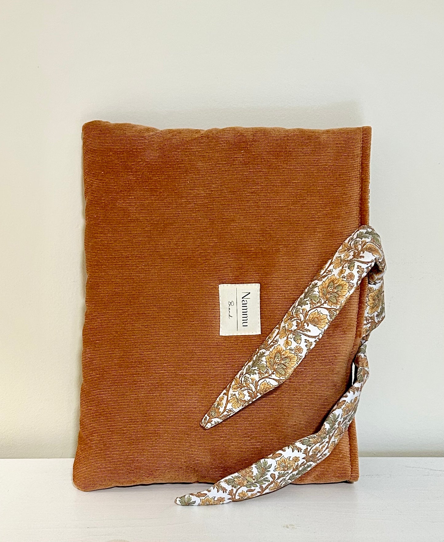 Funda para Libros, Agendas, Tablets - Micropana Camel y Flores Vintage.
