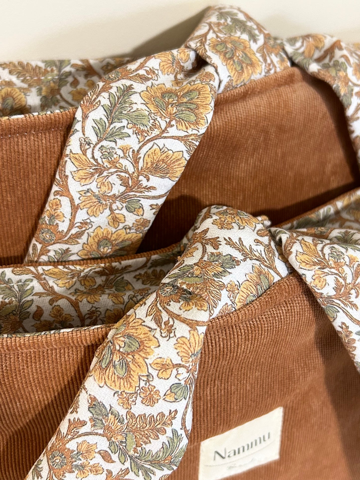 Funda para Libros, Agendas, Tablets - Micropana Camel y Flores Vintage.